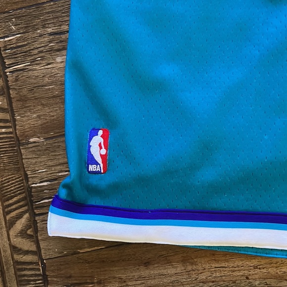Mitchell & Ness Charolette Hornets Basketball Shorts - Picture 5 of 9